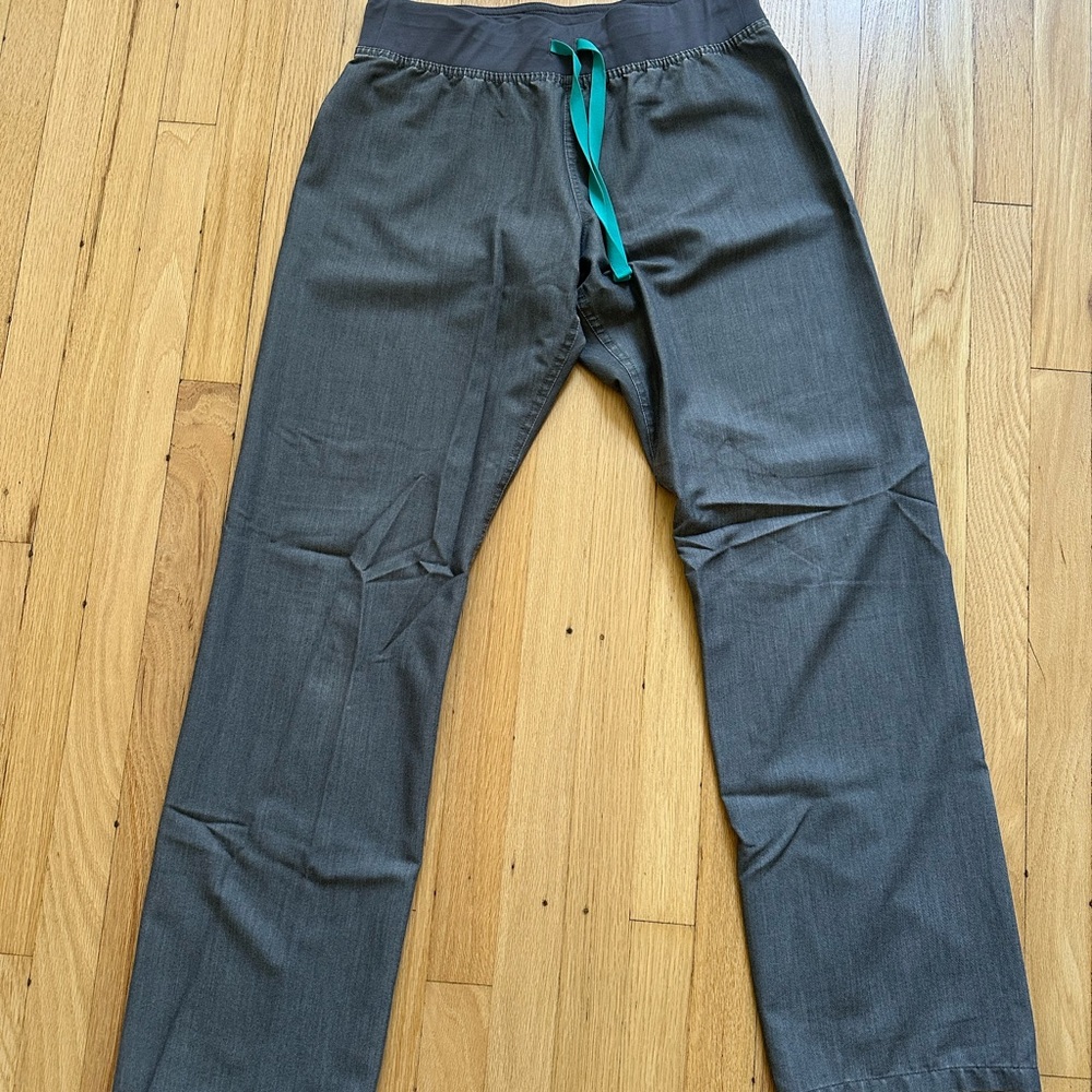Figs Livingston Women’s Scrub Pants
